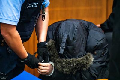 Urteil, Verbrechen gegen die Menschlichkeit gegen syrischen Arzt Alaa M.-stock-foto