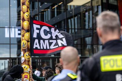 Amazon Tower Berlin Aktion-stock-foto
