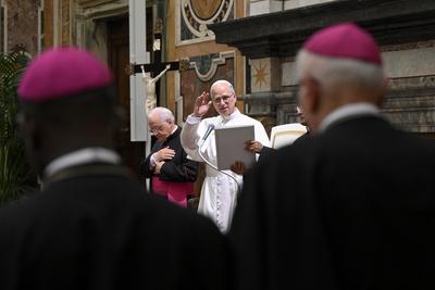 ITALY -   POPE LEO XIV RECEIVES IN PRIVATE AUDIENCE PILGRIMS FROM THE DEMOCRATIC REPUBLIC OF CONGO, GATHERED FOR THE BEATIFICATION OF FLOROBERT BWANA CHUI  AT THE VATICAN   - 2025/6/16-stock-foto