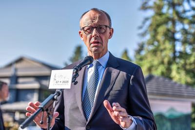 Kananaskis, Alberta, Kanada, 16.06.2025: Mountain Lodge: G7-Gipfel 2025: Bundeskanzler Friedrich Merz (CDU) gibt ein Sta-stock-photo