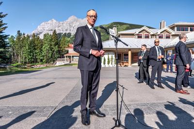 Kananaskis, Alberta, Kanada, 16.06.2025: Mountain Lodge: G7-Gipfel 2025: Bundeskanzler Friedrich Merz (CDU) gibt ein Sta-stock-photo
