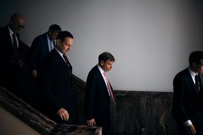 Johann Wadephul im Kriesenstab-stock-foto