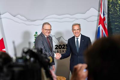 Kananaskis, Alberta, Kanada, 15.06.2025: Mountain Lodge: G7-Gipfel 2025: Die Premierminister von Australien und Kanada,-stock-photo