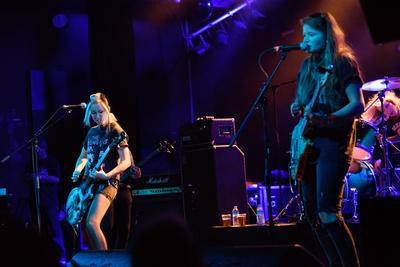 133/ Maid of Ace: Alison Cara Elliott (vocals, guitar), Anna Coral Elliott (guitar) and Abby Charlotte Elliot (drums). T-stock-photo
