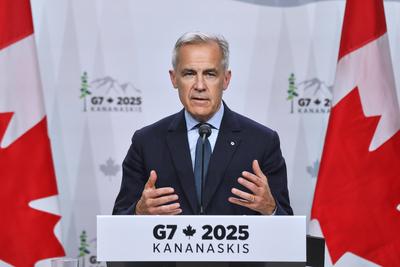 Kananaskis, Alberta, Kanada, 18.06.2025: Mountain Lodge: G7-Gipfel 2025: Der kanadische Premierminister Mark Carney spri-stock-photo