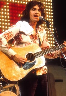 Ray Davies of The Kinks performing circa 1970 s PUBLICATIONxNOTxINxUSA Copyright: xJeffreyxMayerx/xRockxNegativesx/xMedi-stock-foto