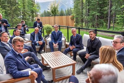 Kananaskis, Alberta, Kanada, 17.06.2025: Mountain Lodge: G7-Gipfel 2025: L-R: Nato-Generalsekret?r Mark Rutte, Japans Pr-stock-photo
