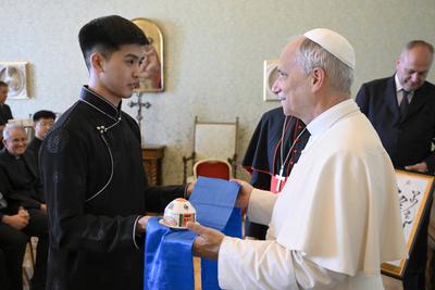 ITALY-VATICAN POPE FRANCIS DURING PRIVATE AUDIENCE  RECEIVES EM.CARD.GIORGIO MARENGO APOSTOLIC PREFECT OF ULAANBAATAR June 17, 2025-stock-foto