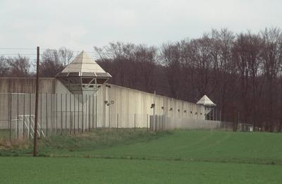 Bildnummer: 56907926  Datum: 02.04.2000  Copyright: imago/teutopressJustizvollzugsanstalt (JVA) Bielefeld - Brackwede I 04/00 mapo JVA Justizvollzugsanstalt Anstalt Vollzug Strafvollzug Strafe Gef?ngnisstrafe Gef?ngnis Knast Justiz Au?enansicht drau?en Geb?ude Architektur Mauer hoch Turm zur ?berwachung ?berwachungsturm ?berwachungsanlage Sicht ?berblick Wald Baum B?ume Zaun Gitter Maschendraht Maschendrahtzaun Gel?nde umz?unt Flutlichtanlage Scheinwerfer Wiese Rasen Platz eingez?unt Tor Fu?balltor Fu?ballplatz f?r die Gefangenen quer x0x xkg 2000 quer  56907926 Date 02 04 2000 Copyright Imago  Prison JVA Bielefeld Brackwede I 04 00  JVA Prison Institute Enforcement Prison Penalty u0026#39;Imprisonment Prison Prison Justice exterior view outside Building Architecture Wall vertical Tower to Monitoring Monitoring tower Monitoring system Sight Overview Forest Tree Trees Fence Grid Wire mesh Wire mesh fence Centre fenced Floodlight system Headlights Meadow Lawn square fenced goal Fu?balltor Football pitch for the Prisoners horizontal x0x xkg 2000 horizontal-stock-foto