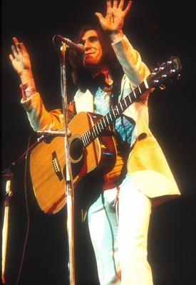 Ray Davies of The Kinks performing circa 1970 s PUBLICATIONxNOTxINxUSA Copyright: xJeffreyxMayerx/xRockxNegativesx/xMedi-stock-foto