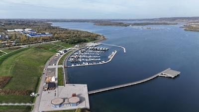 Seebr?cke und Marina am Geiseltalsee bei Braunsbedra-stock-foto