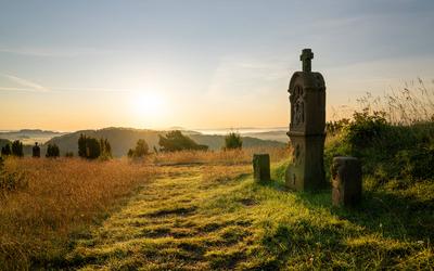 Panoramabild der Sommerlandschaft in der Eifel bei Blankenheim bei Sonnenaufgang, Nordrhein-Westfalen, Deutschland *** P-stock-foto
