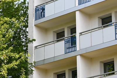 Halle (Saale) - Gro?razzia am fr?hen Morgen: Verd?chtiger IS-Terrorist festgenommen-stock-photo