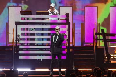 Chris Lowe und Neil Tennant von den Pet Shop Boys live bei einem Konzert der Dreamworld: The Greatest Hits Live -Tor in-stock-photo