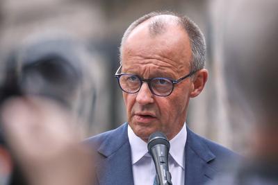 Kananaskis, Alberta, Kanada, 17.06.2025: Mountain Lodge: G7-Gipfel 2025: Bundeskanzler Friedrich Merz (CDU) gibt zum Abs-stock-foto