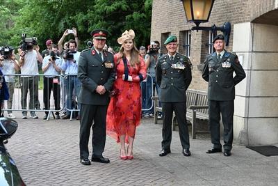 King presents standard to the Princess Catharina-Amalia Hussar Regiment, Amersfoort, The Netherlands-stock-foto