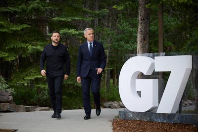 Ukrainian President Volodymyr Zelenskyy attends the G7-stock-foto