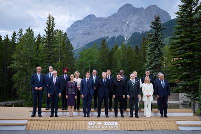 Ukrainian President Volodymyr Zelenskyy attends the G7-stock-foto