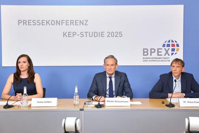 Berlin, Deutschland, 18.06.2025: Haus der Bundespressekonferenz: Pressekonferenz: Bundesverband Paket- und Expresslogist-stock-foto