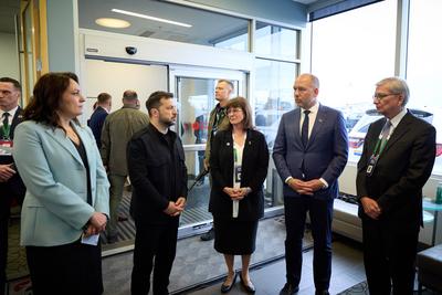 Ukrainian President Volodymyr Zelenskyy attends the G7-stock-foto