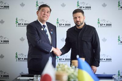 Ukrainian President Volodymyr Zelenskyy attends the G7-stock-foto