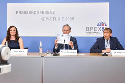 Berlin, Deutschland, 18.06.2025: Haus der Bundespressekonferenz: Pressekonferenz: Bundesverband Paket- und Expresslogist-stock-foto