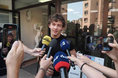 News - Bologna Formula 1 driver Kimi Antonelli at the exit of the final exam after the first written Italian test at the Salvemini institute in Casalecchio di Reno-stock-foto