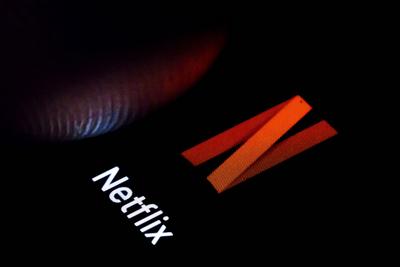 Symbolfoto: Das Logo von Netflix ist auf einem Smartphone zu sehen. Berlin, 03.03.2023 Berlin Deutschland *** Symbol pho-stock-foto