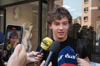 News - Bologna Formula 1 driver Kimi Antonelli at the exit of the final exam after the first written Italian test at the Salvemini institute in Casalecchio di Reno-stock-foto