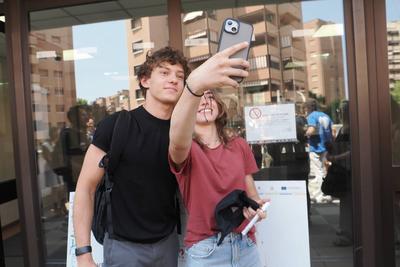 News - Bologna Formula 1 driver Kimi Antonelli at the exit of the final exam after the first written Italian test at the Salvemini institute in Casalecchio di Reno-stock-foto