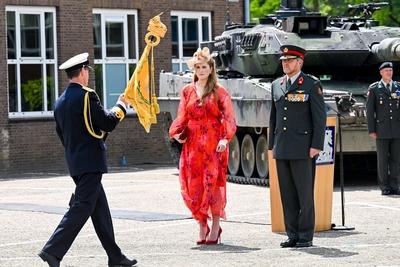 King presents standard to the Princess Catharina-Amalia Hussar Regiment, Amersfoort, The Netherlands-stock-foto