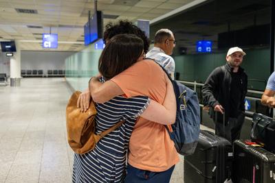 Evakuierte aus Israel - R?ckkehr per Sonderflug aus Jordanien-stock-photo