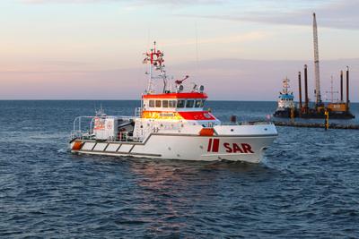 Der Seenotrettungskreuzer Nis Randers nimmt am Mittwoch (16.10.2024) im Ostseebad Prerow (Vorpommern R?gen) zur Einweihu-stock-foto