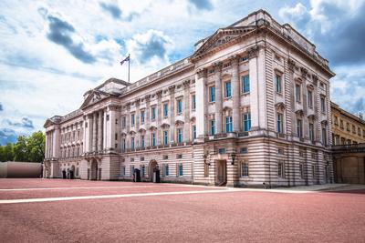 The Buckigham Palace street view in London London, United Kingdom, June 29 2023: The Buckigham Palace street view. Home-stock-foto