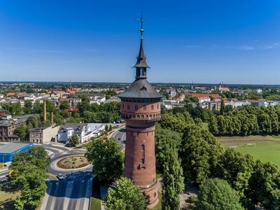 Wasserturm Forst DEU Brandenburg Forst Lausitz ? Der Wasserturm ist das Warzeichen der Rosen und T-stock-photo