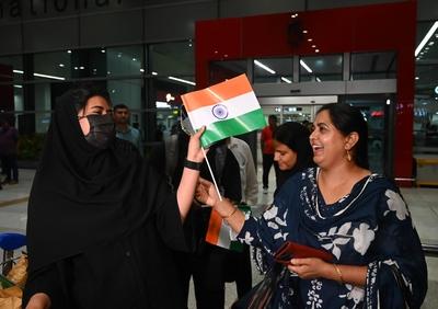 Operation Sindhu Indian Students Evacuated From Iran Arrive At Delhi Airport-stock-foto