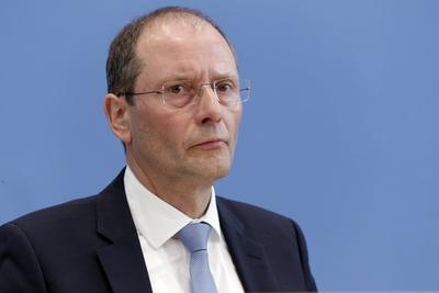 Markus Ulbig 2017 04 24 Berlin Deutschland Bundespressekonferenz zur Vorstellung der Polizeilich-stock-foto