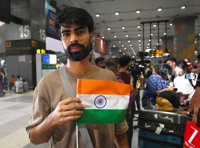 Operation Sindhu Indian Students Evacuated From Iran Arrive At Delhi Airport-stock-foto