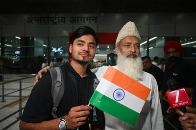 Operation Sindhu Indian Students Evacuated From Iran Arrive At Delhi Airport-stock-foto
