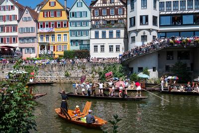 GER, Tuebinger Stocherkahnrennen, Traditionelles Fest, Auf dem Neckar, Socherkahn, 19.06.2025-stock-foto