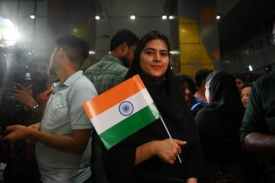 Operation Sindhu Indian Students Evacuated From Iran Arrive At Delhi Airport-stock-foto