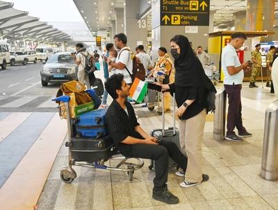 Operation Sindhu Indian Students Evacuated From Iran Arrive At Delhi Airport-stock-foto