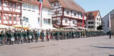 Fronleichnams-Prozession auf dem Marktplatz in Bad Saulgau-stock-foto