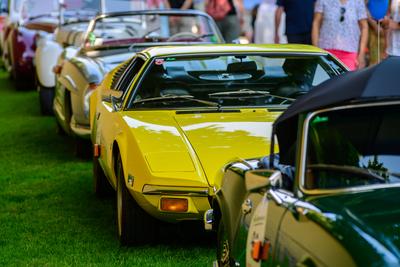 Salzburg, austria, 19 june 2025, gaisbergrennen, competiton for vintage cars, detail of a de tomaso pantera an castle he-stock-foto