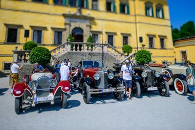 Salzburg, austria, 19 june 2025, gaisbergrennen, competiton for vintage cars, austro daimler cars at hellbrunn castle **-stock-foto