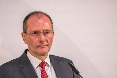 Abschlusspressenkonferenz der Innenministerkonferenz 2017 in der Kongresshalle am Zoo in Leipzig Im-stock-foto