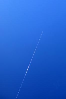 Missiles fired from Iran in retaliation for Israeli attacks are seen in the sky over the Hebron-stock-foto