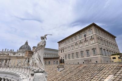 ITALY - POPE LEO XIV ADDRESSES THE CROWD OF THE ANGELUS PRAYER IN THE VATICAN- 2025/6/22-stock-photo
