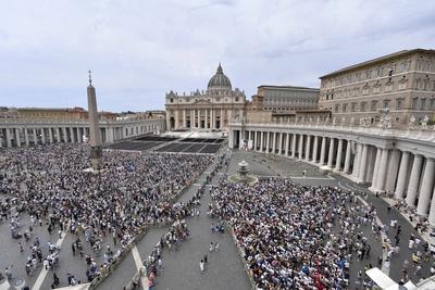 ITALY - POPE LEO XIV ADDRESSES THE CROWD OF THE ANGELUS PRAYER IN THE VATICAN- 2025/6/22-stock-photo