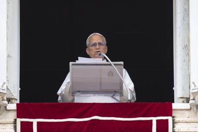 ITALY - POPE LEO XIV ADDRESSES THE CROWD OF THE ANGELUS PRAYER IN THE VATICAN- 2025/6/22-stock-photo